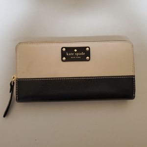Used Kate Spade Wallet w/ Zipper